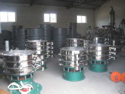 不鏽鋼振動篩分機製作現場